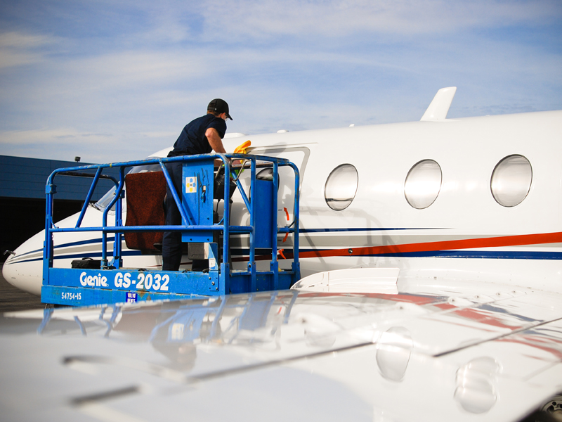 Cleaning  Service  Pesawat  Terbang